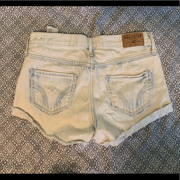 Hollister High Rise Light Wash Shorts - Picture 2 of 2